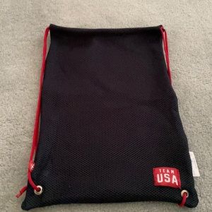 Drawstring mesh back bag